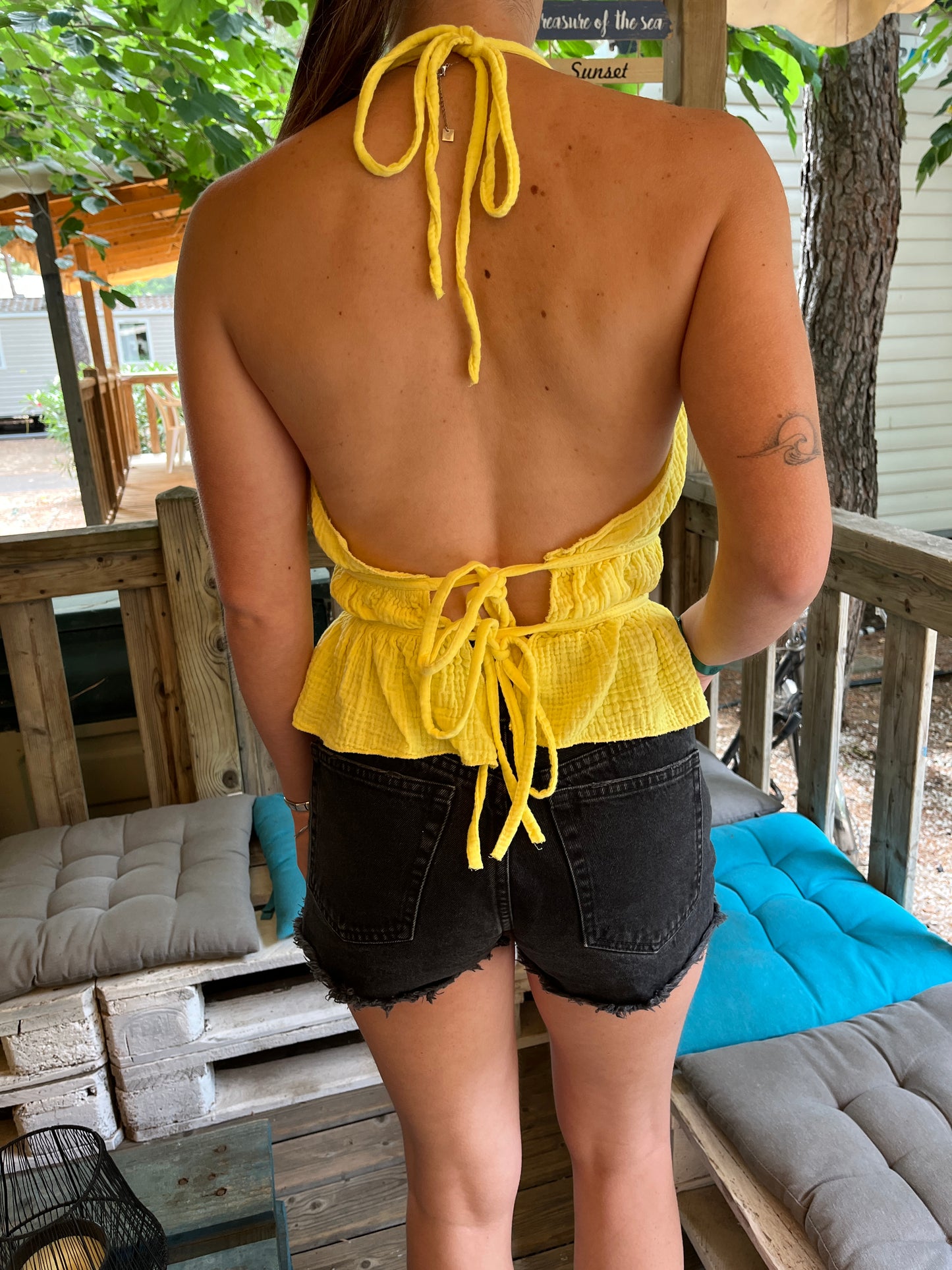 Top dos nu jaune