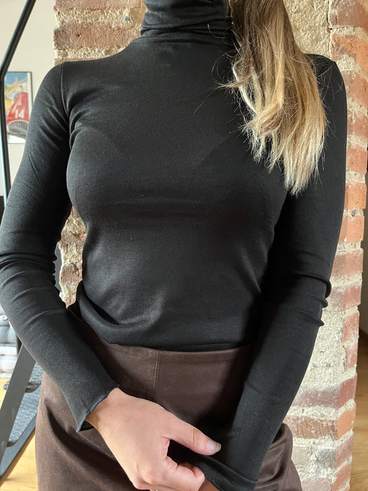Top col roulé noir