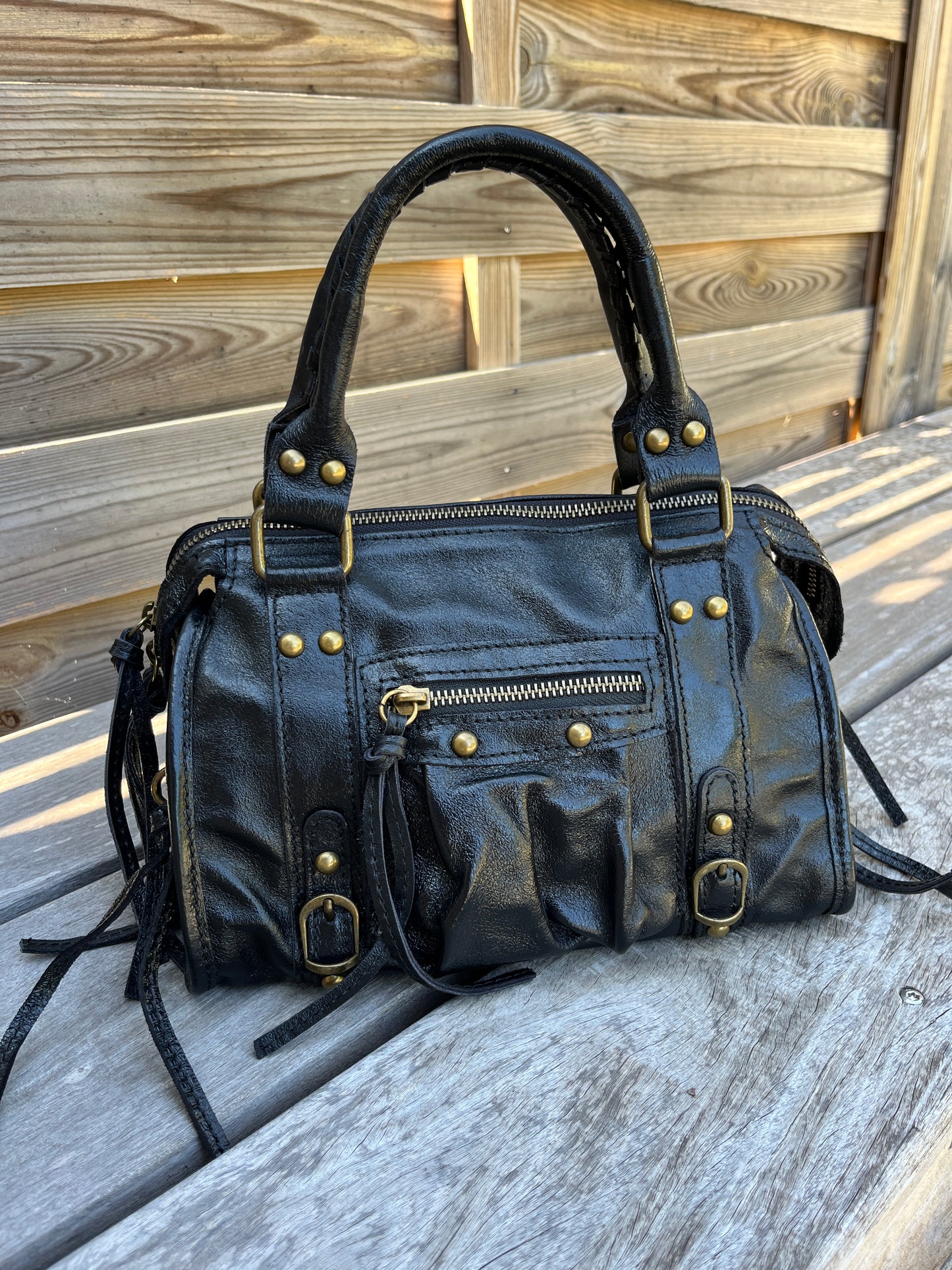 Sac à main irisé noir
