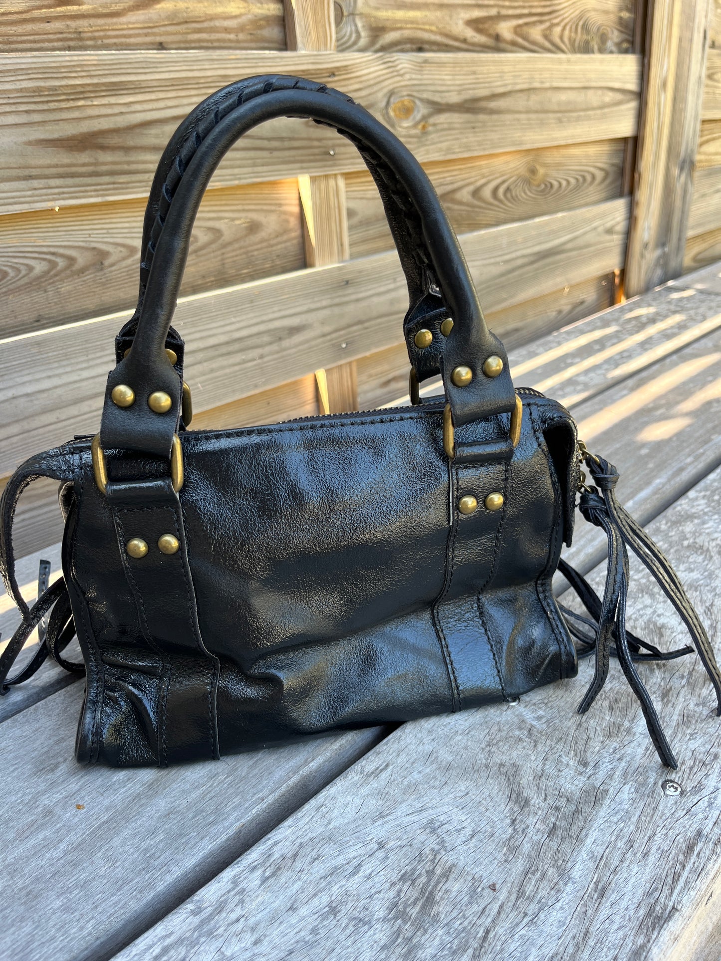 Sac à main irisé noir