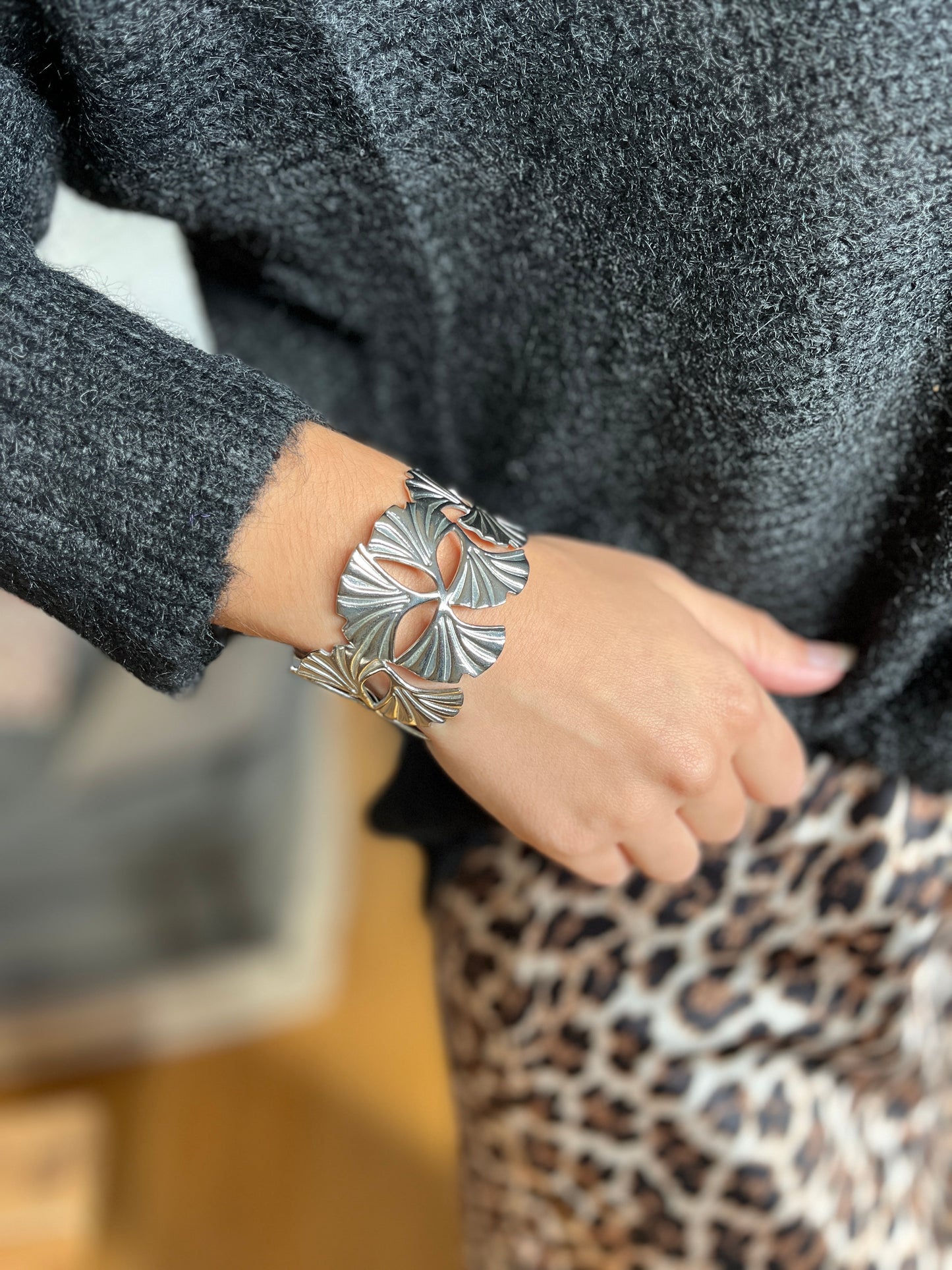 Bracelet jonc feuille