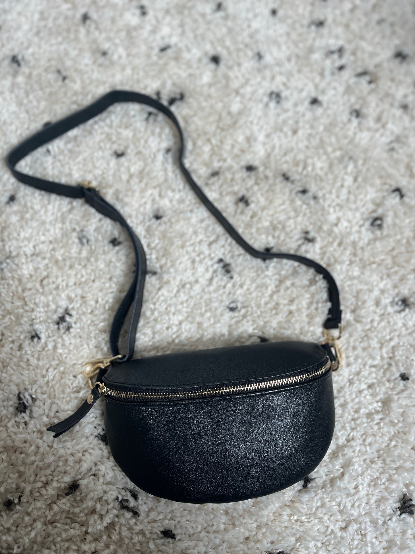 Sac banane en cuir noir