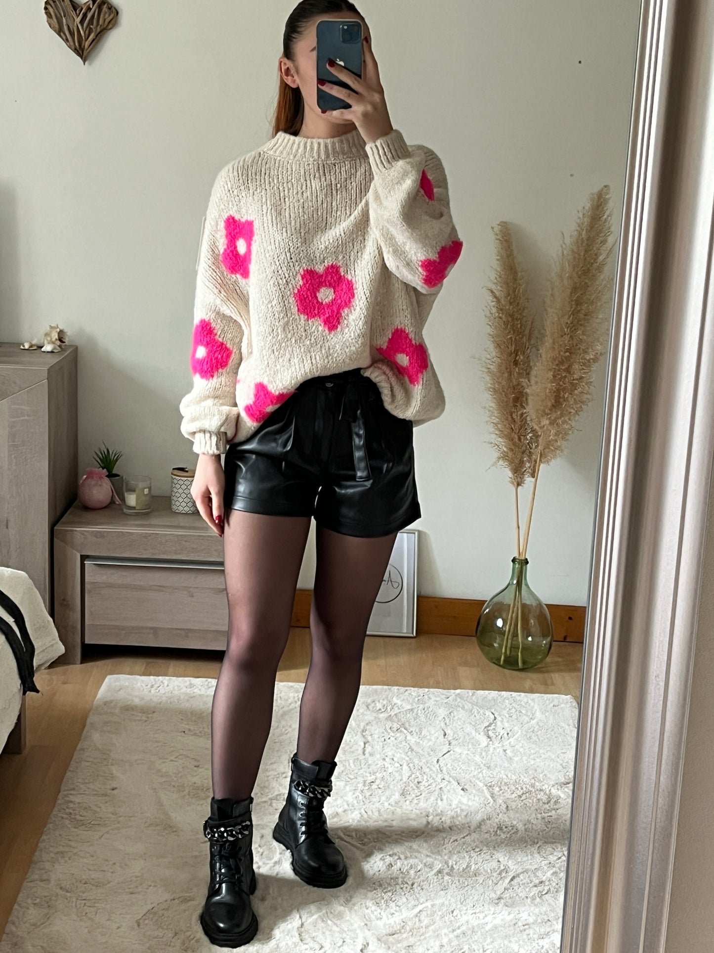 Pull beige à fleurs